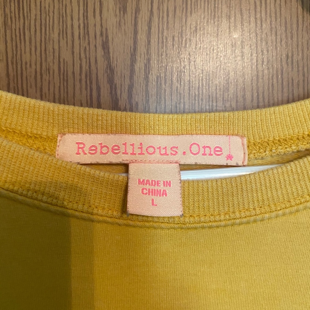 Shirt crop style used